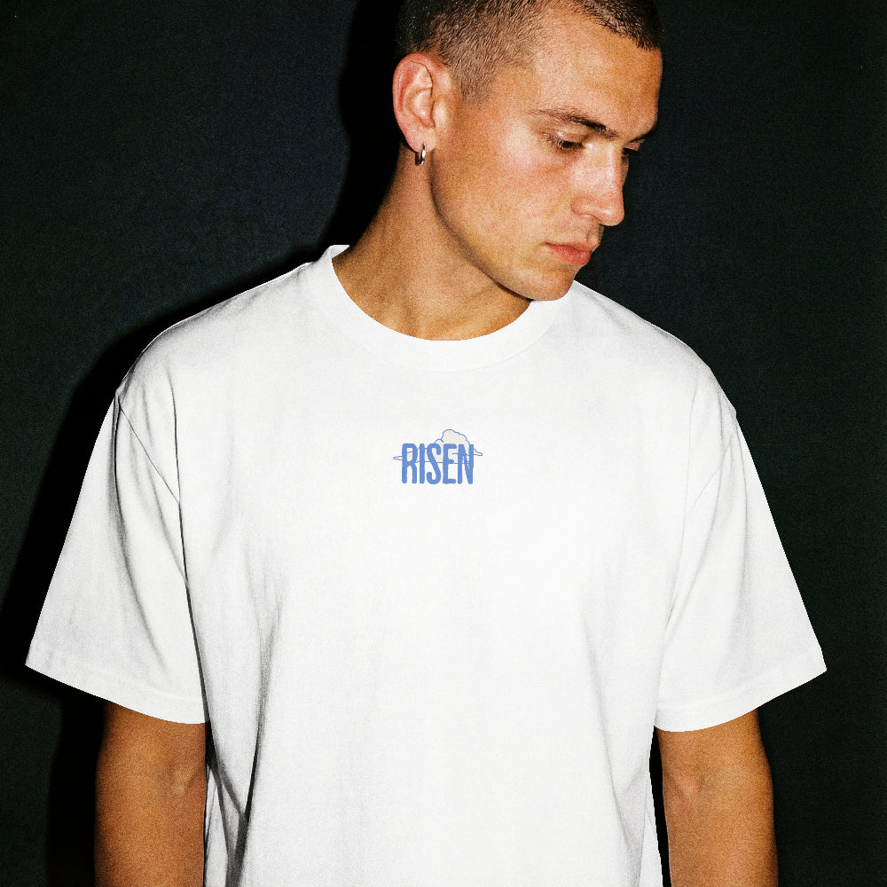 Christliches unisex Oversized T-Shirt mit Backprint & Frontlogo- He Is Risen