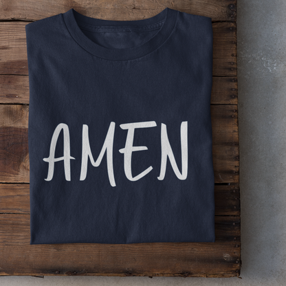 Ein navyfarbiges tshirt mit den Schriftzug Amen in weiß darauf