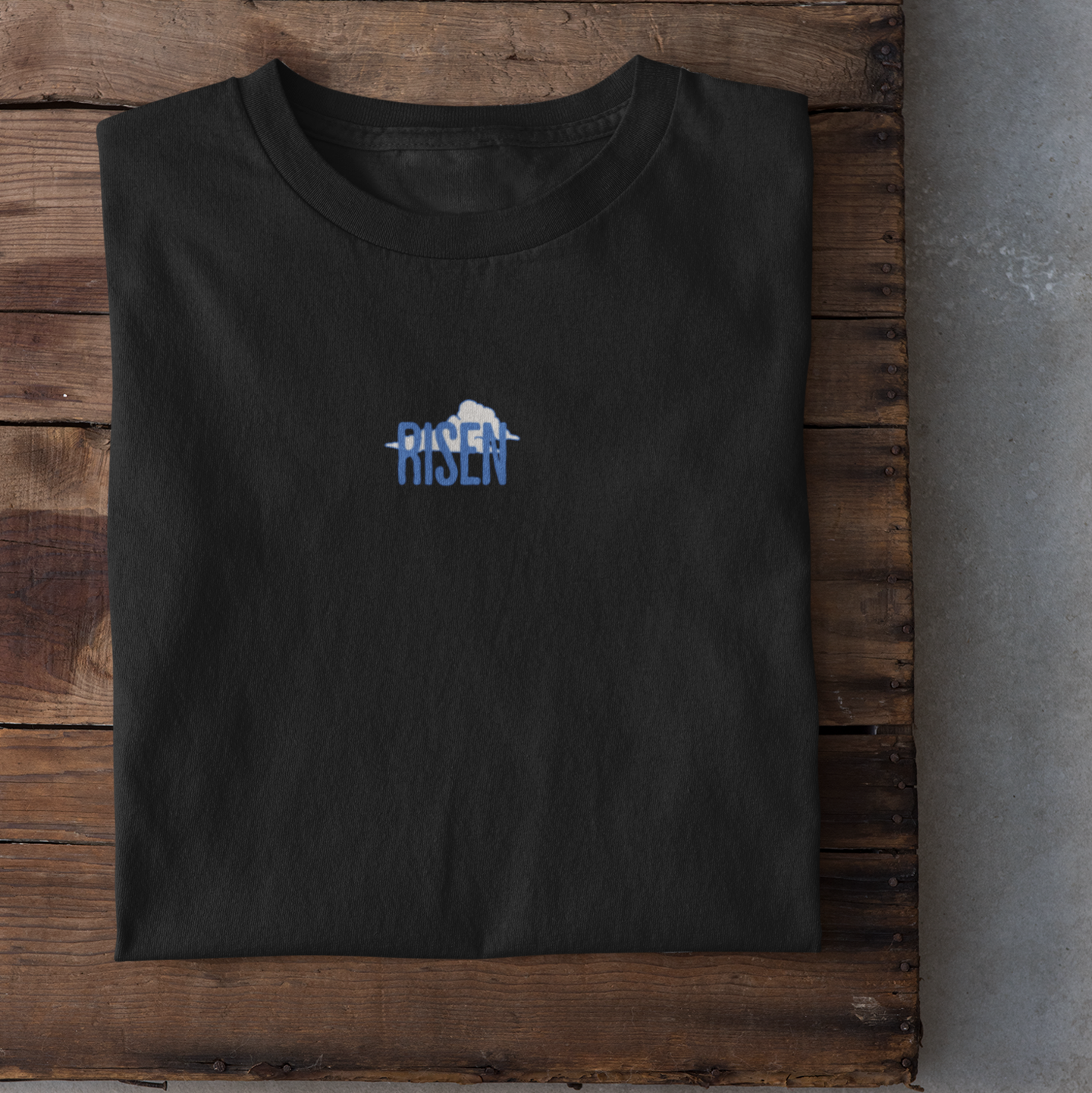 Christliches Damen T-Shirt mit Backprint & Frontlogo- He Is Risen